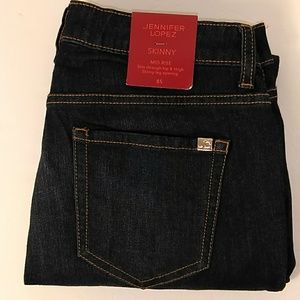 NWT JLO SKINNY MID RISE  SZ 8S DARK WASH RN#73277